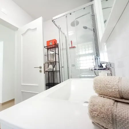 شقة T1 Avenida Mar C- Remodelado Com Ac *